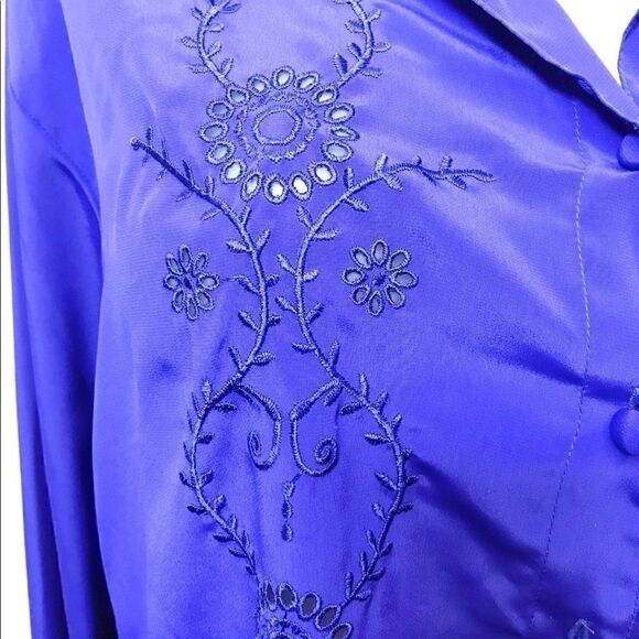 𝅺PURPLE  Vintage Satin embroidered Dye Cut Blouse - Picture 5 of 6